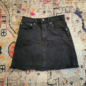 Madewell black denim skirt sz 24 and 15.25" from top to bottom